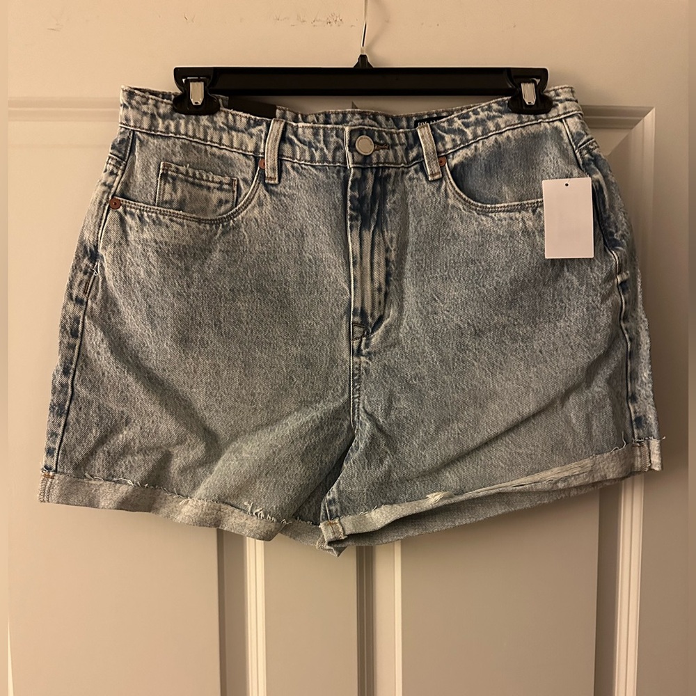 Blank Nyc Perry Mom Shorts Blue Cotton Pockets Medium Wash Size 31 NWT ACID WASH